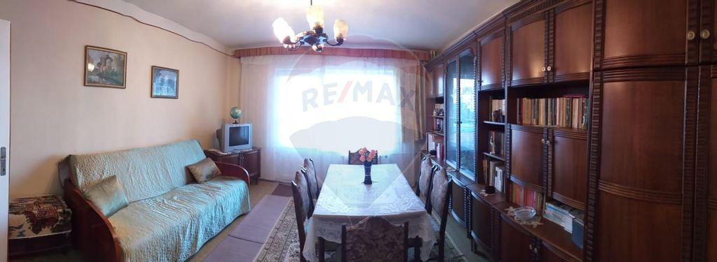 Apartament cu 4 camere la etajul 1 de vânzare în zona I...