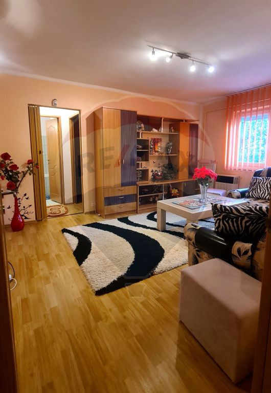 Apartament la parter, str. Sinaia, cartier Gura Campului