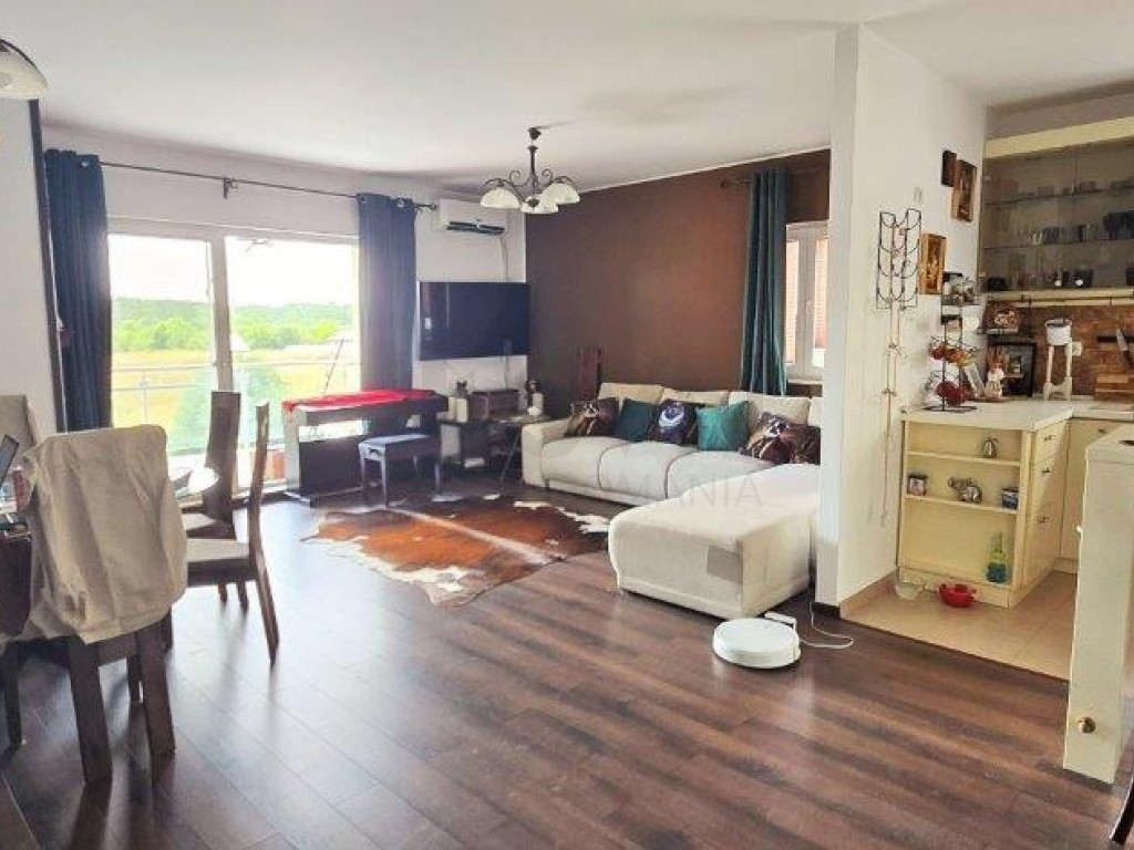 Apartament 110 mp - 3 camere - 3 bai - terasa - loc parca...