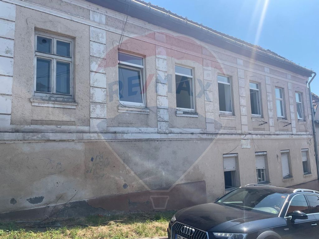 Casă cu 3 camere de vânzare în zona centrala comison 0%