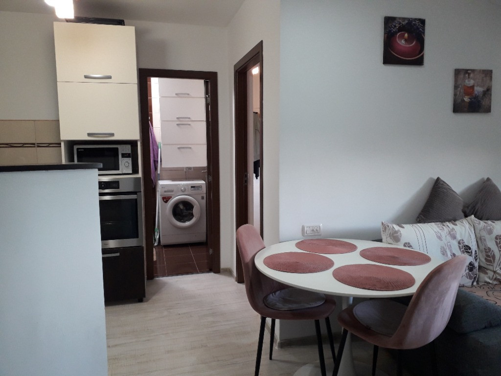Apartament cu 2 camere decomandate - etaj 3 - Zona Zamca