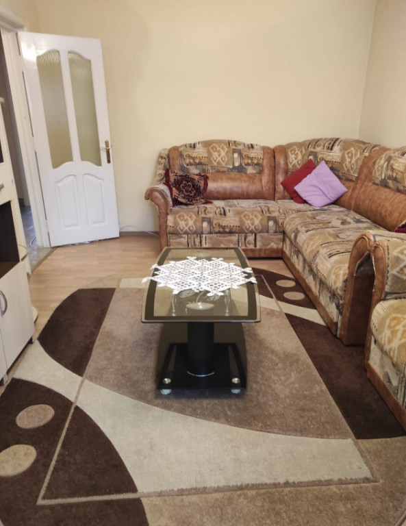 Apartament 4 camere, decomandat, etajul 2/4, Radauti