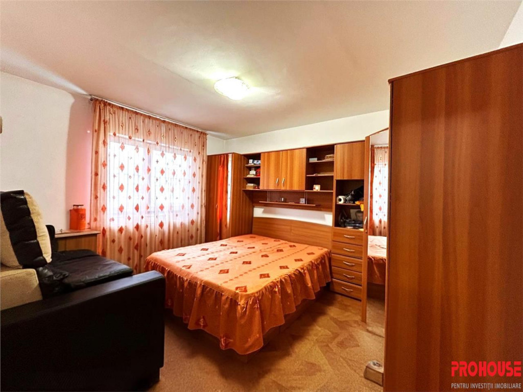 Langa Bazinul de Inot, 2 Decomandate