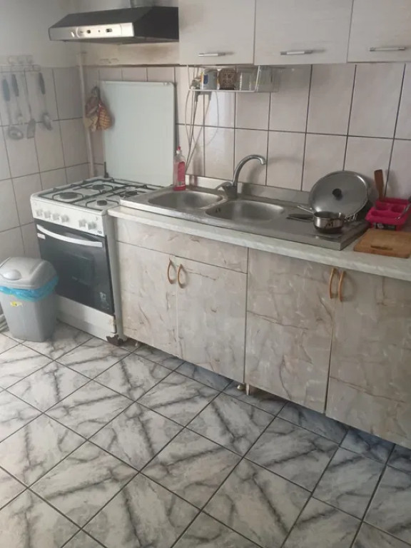 Apartament cu 4 Camere Decomandate Parter - Zona Burdujeni