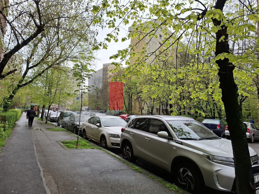 Spatiu comercial stradal, Obor-adiacent