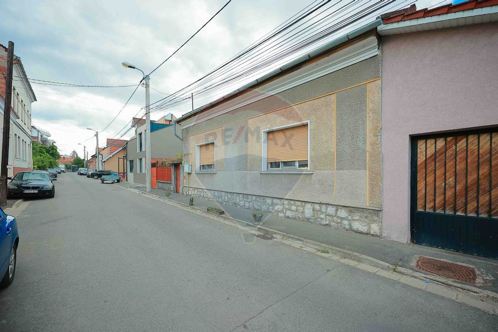 Oportunitate de investiție în zona centrală - casă ș...