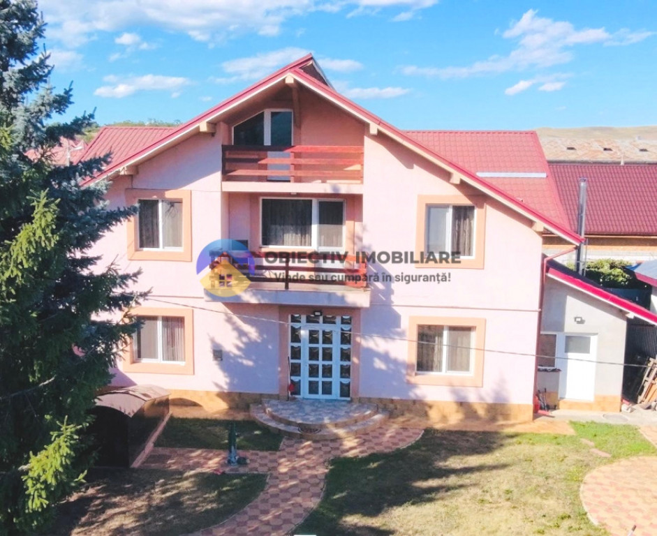 VILĂ de vânzare – Zona 1 MAI, PIATRA-NEAMȚ