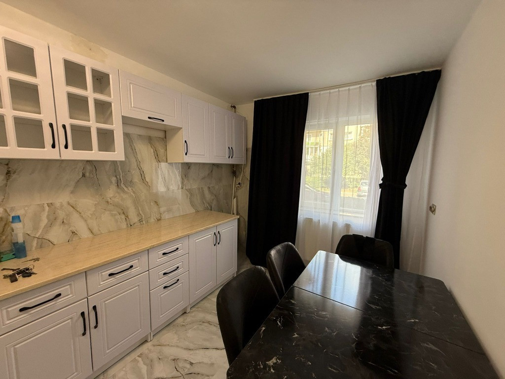 Apartament 2 camere,parter,zona Piata Centrala