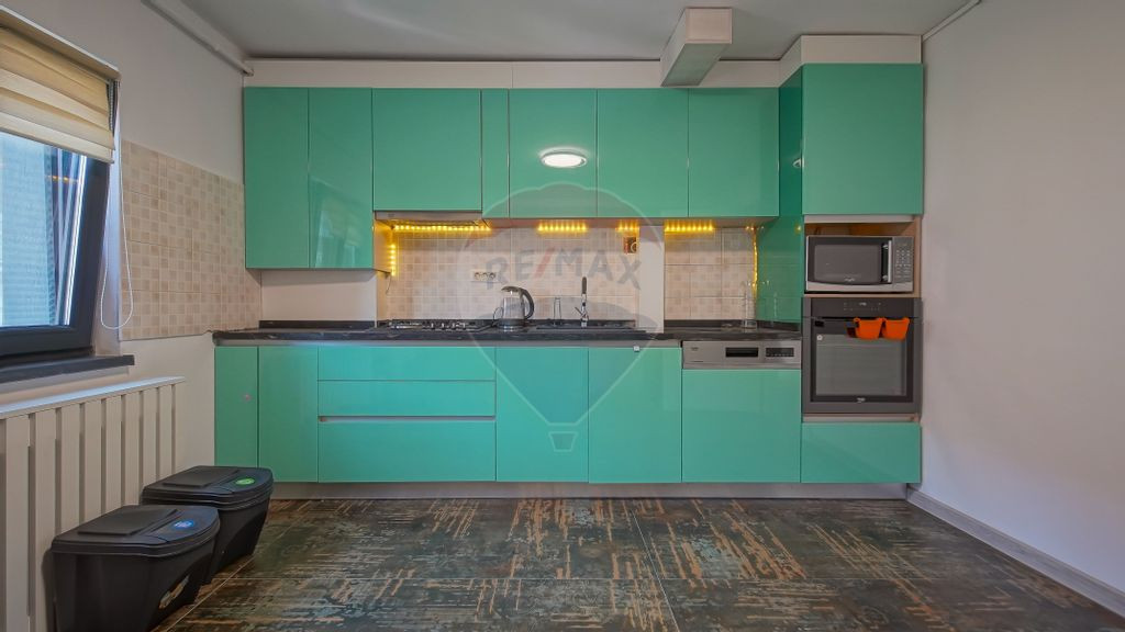 Rezervat! Apartament cu 4 camere de închiriat!