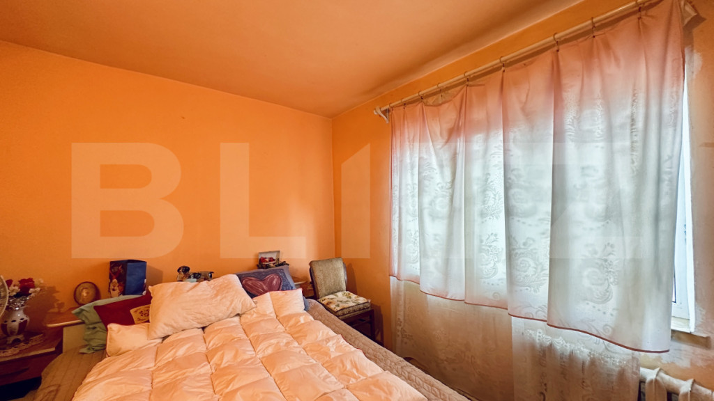 Apartament cu 2 camere, bloc cu acoperiș, zona Rogerius