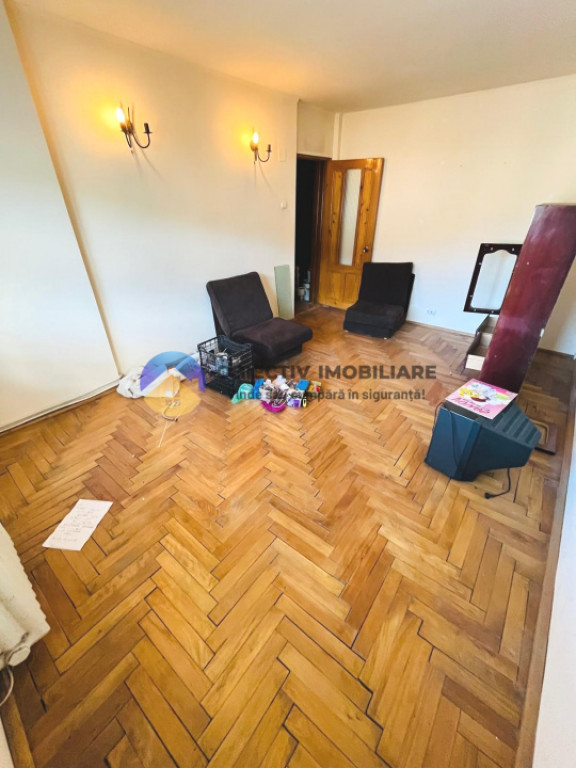 APARTAMENT decomandat 4 camere - TÂRGU NEAMȚ