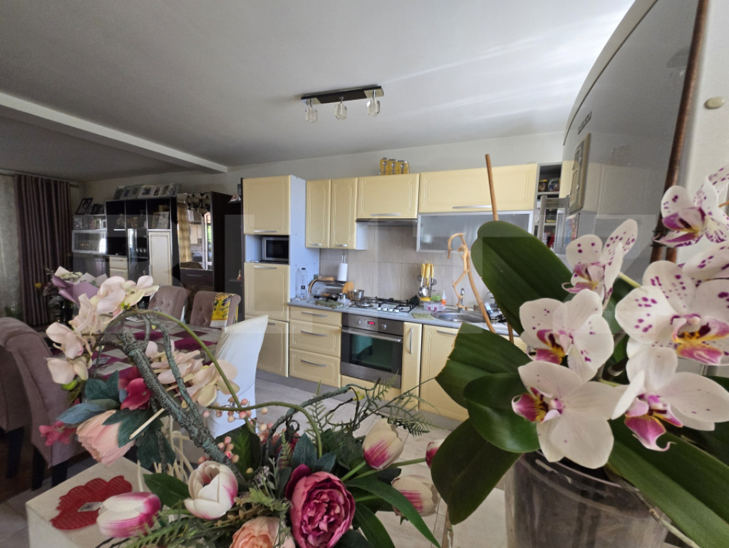 Casa tip duplex cu 3 camere,100 mp utili,Centru