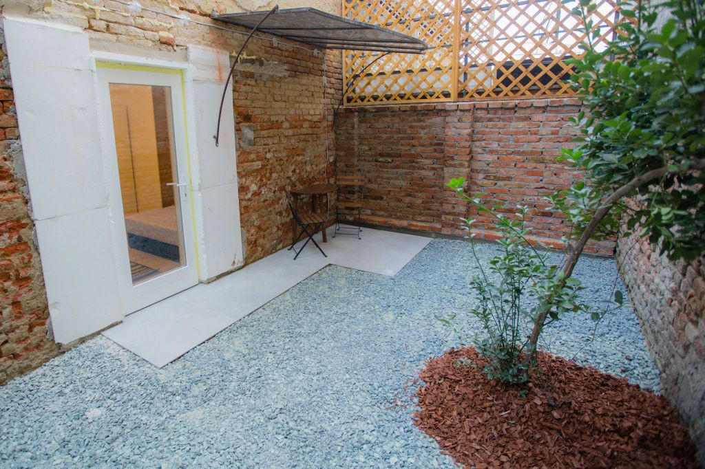 Chirie, apartament 2 dormitoare, central 550 E/lună (neg...