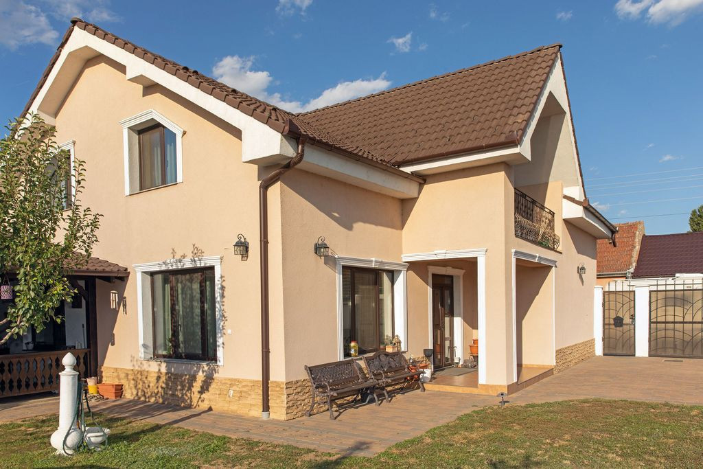 Vilă P+M, Clujului, 190 mp, teren 520 mp, singur în cur...