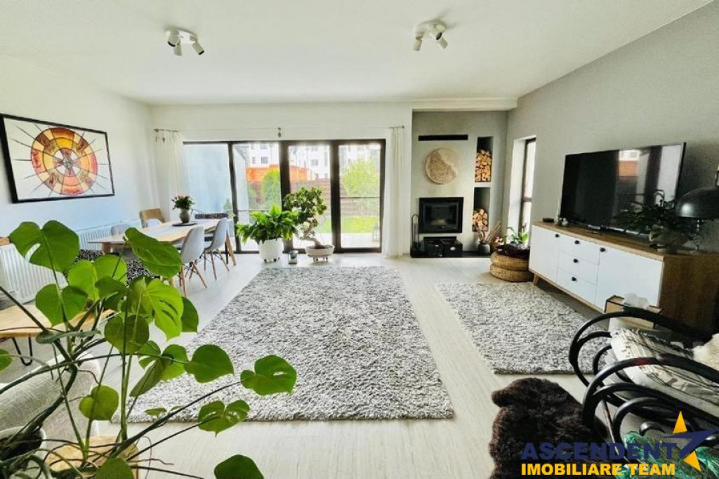 Casa eleganta, dotari apreciabile, strada asfaltata, toate