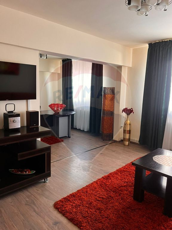 Apartament cu 4 camere de închiriat în zona Brestei