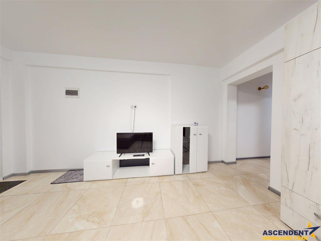 Apartament decomandat, mobilat, living luminos, Tractorul, B