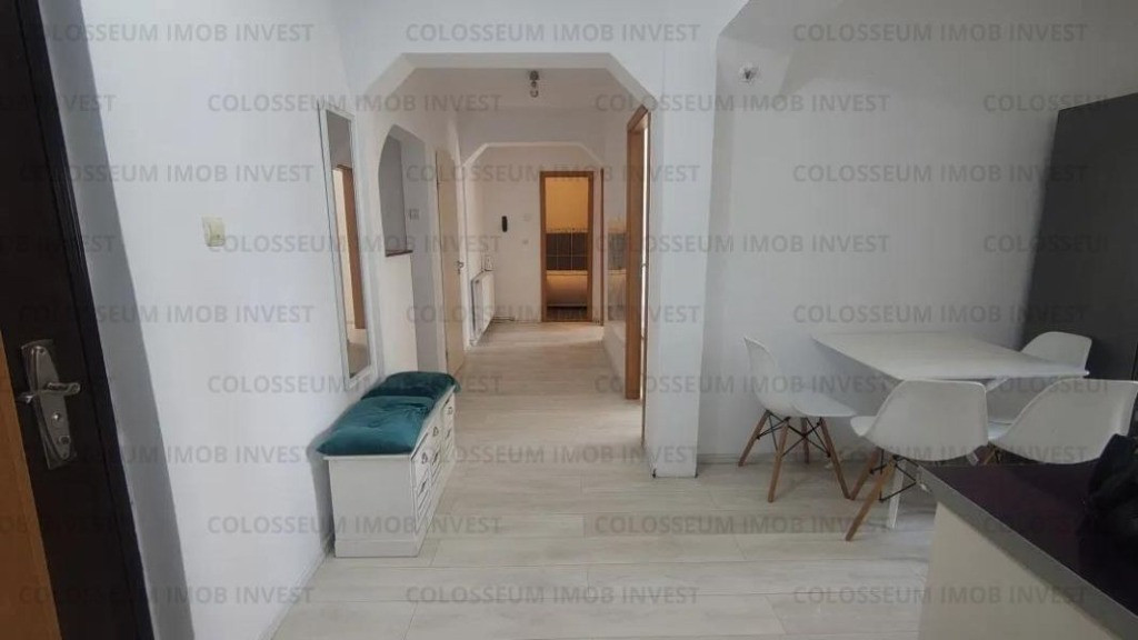 Apartament cu 3 camere, decomandat - zona Racadau.