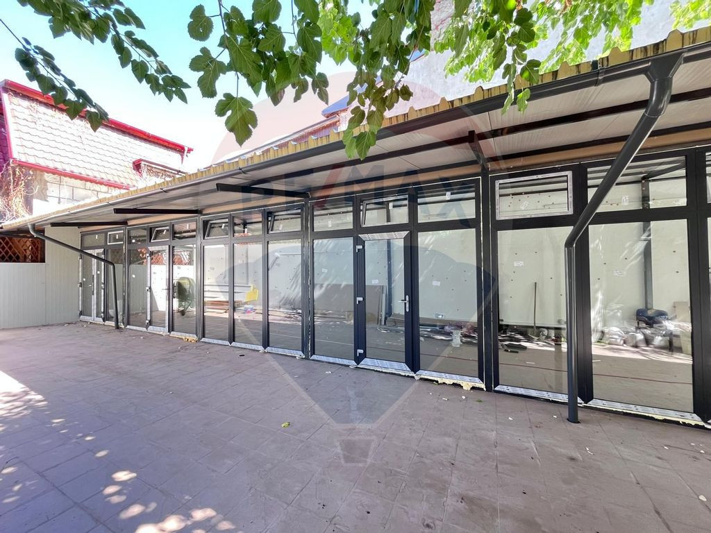 Spațiu comercial de inchiriat 90mp + 90mp terasa zona P-...
