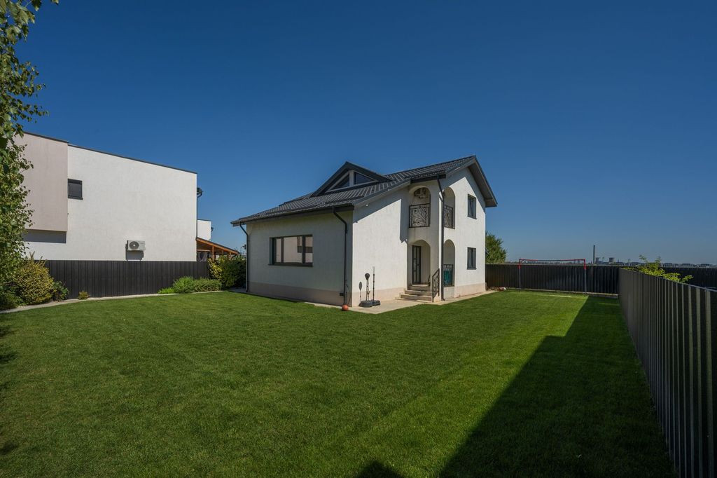 Casa cu Mesteceni! Complex Lalelelor Domnești