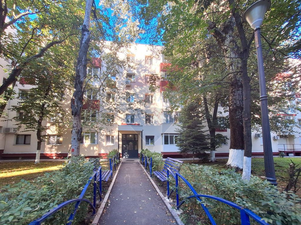 Apartament 3 camere - 10 min de metrou Apărătorii Patriei