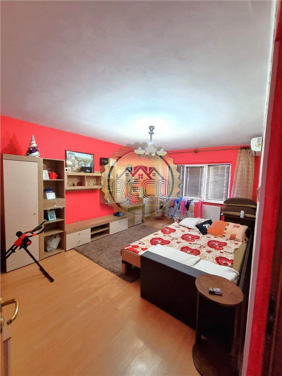 Apartament 3 camere de tip PB, decomandat, zona Calea Aradul