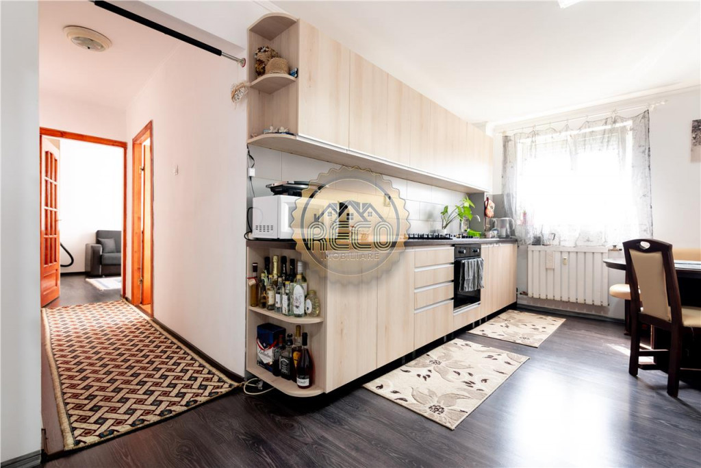 Apartament modern cu 3 camere, decomandat, Rogerius