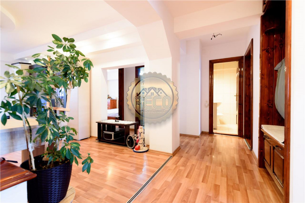 RECO APARTAMENT 3 CAMERE, DECOMANDAT, ZONA DRAGOS VODA