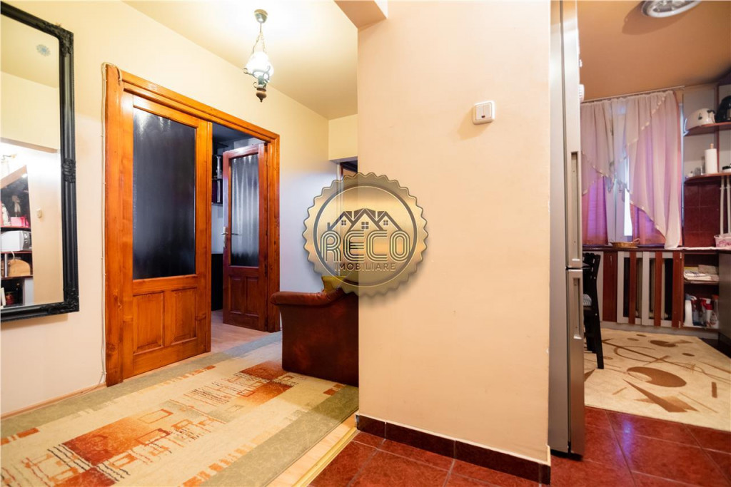 RECO Apartament 3 camere decomandat Rogerius