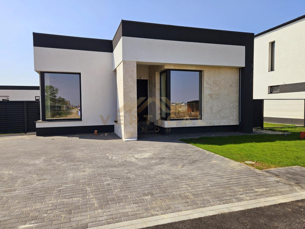 Case moderne într-un nou cartier rezidențial - comun