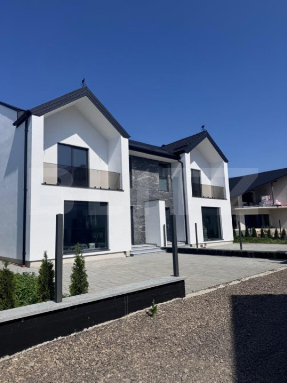 Ansamblu de duplexuri moderne, 160 mp , Radauti