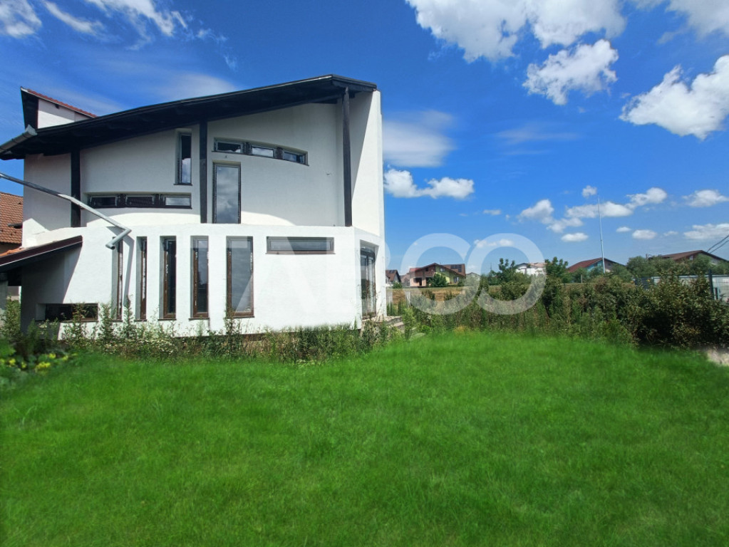 Casa 5 camere 250 mp cu incalzire in pardosea zona Tineretul