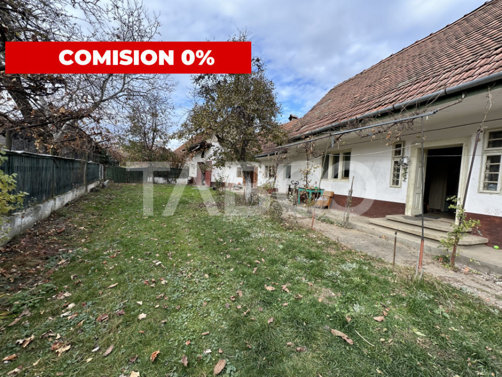 Casa cu gradina 3 camere anexe gospodaresti 5702 mp teren in