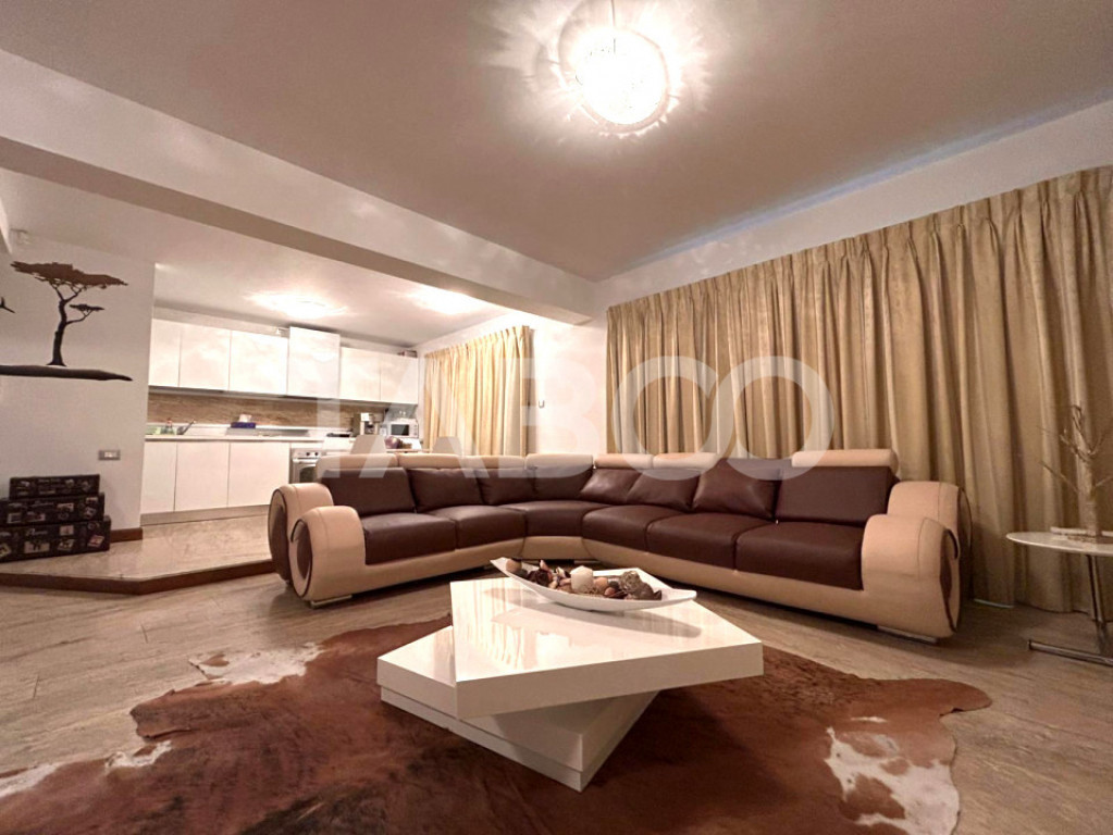 Casa de vanzare cu 5 camere 2 balcoane garaj incalzit 2 bai