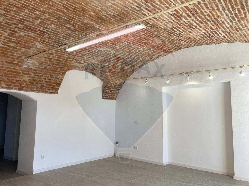 DE INCHIRIAT în Seini - spațiu comercial ultracentral