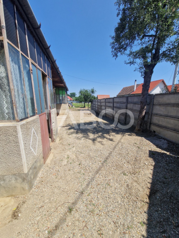 Casa de vanzare 3 camere 90 mpu teren liber 1192 mp in Comun