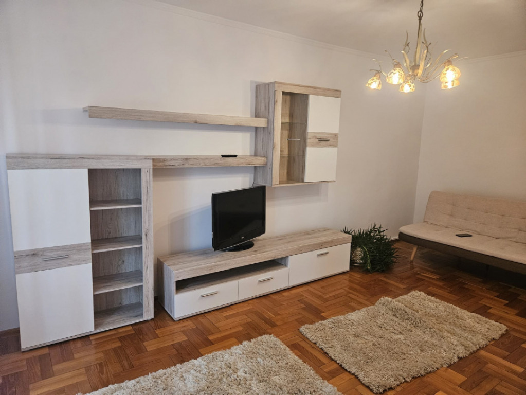 Apartament 3 camere situat in zona STADION