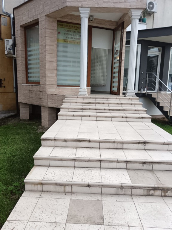 Central, spatiu comercial 90mp