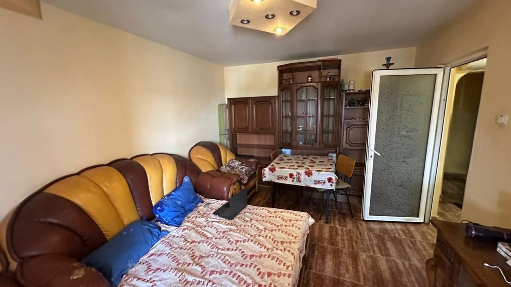 Apartament 3 camere zona Casa de Cultura