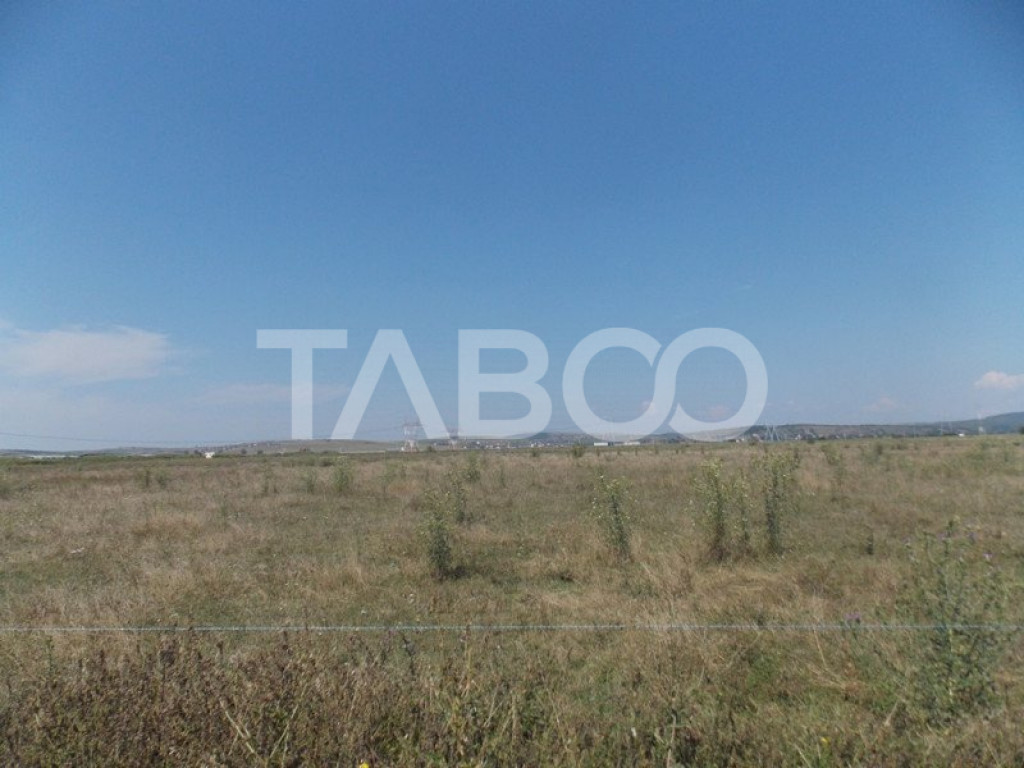 Teren arabil 400 mp in Mohu judetul Sibiu la sosea