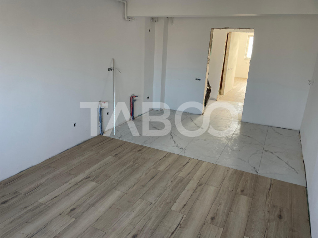 Apartament de vanzare cu 2 camere decomandate cu balcon