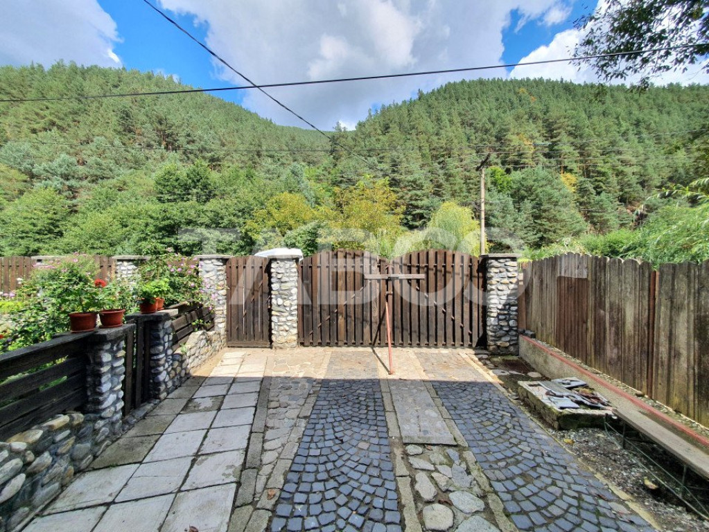 Casa de vanzare cu 6 camere in drumul spre Paltinis bonus in