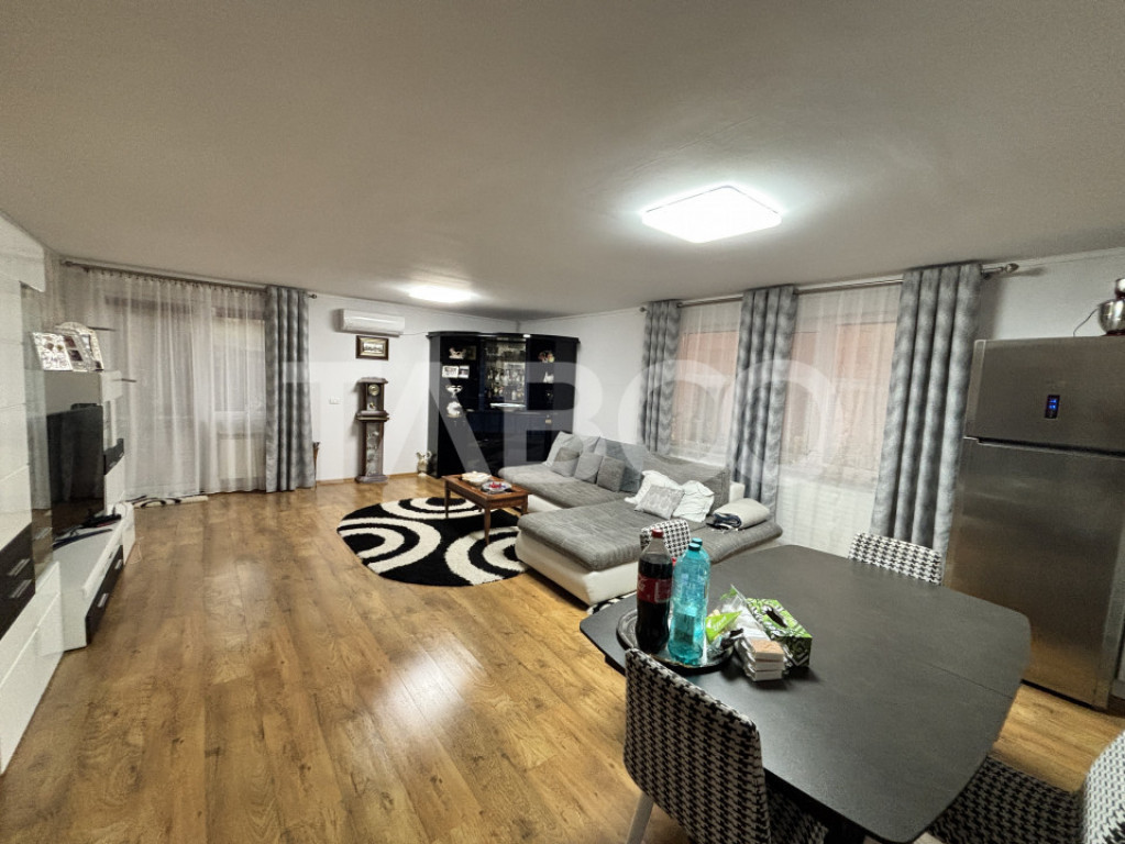 Casa deosebita de vanzare cu 3 camere Sura Mare Sibiu 500 m