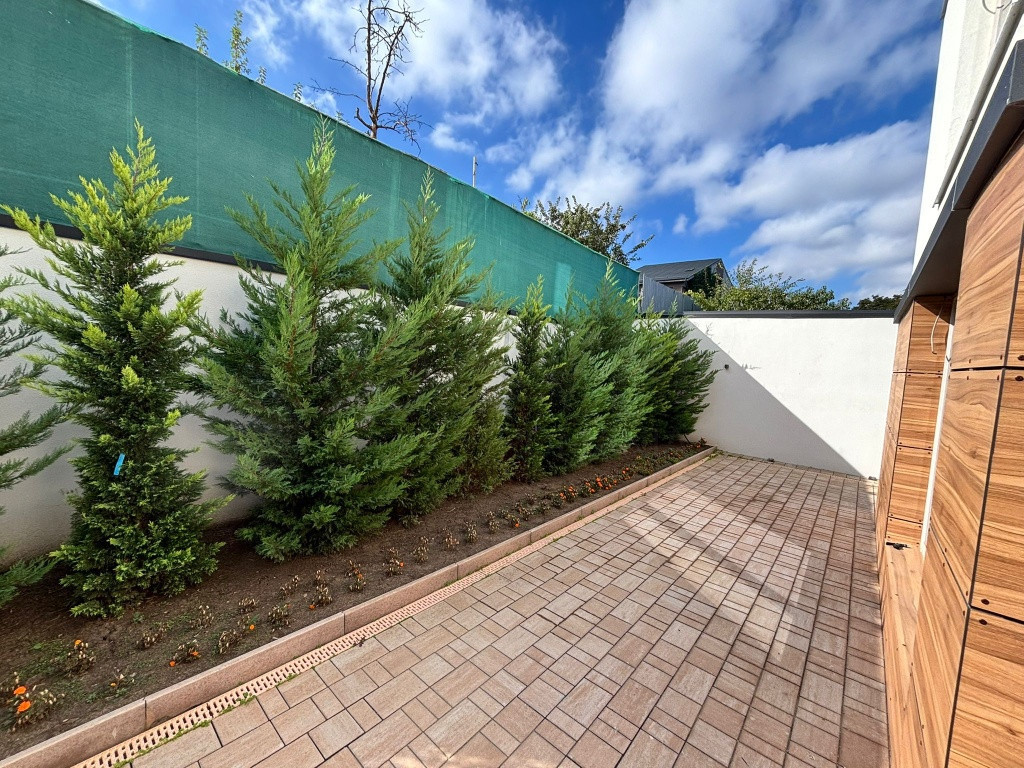 Apartament 4 Camere I Curte Proprie I