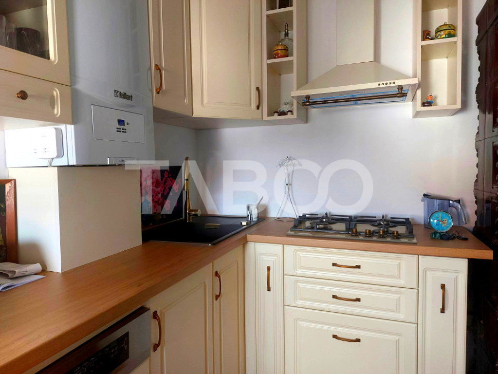 Apartament la casa spatios 2 camere etaj 1 zona Calea Dumbra