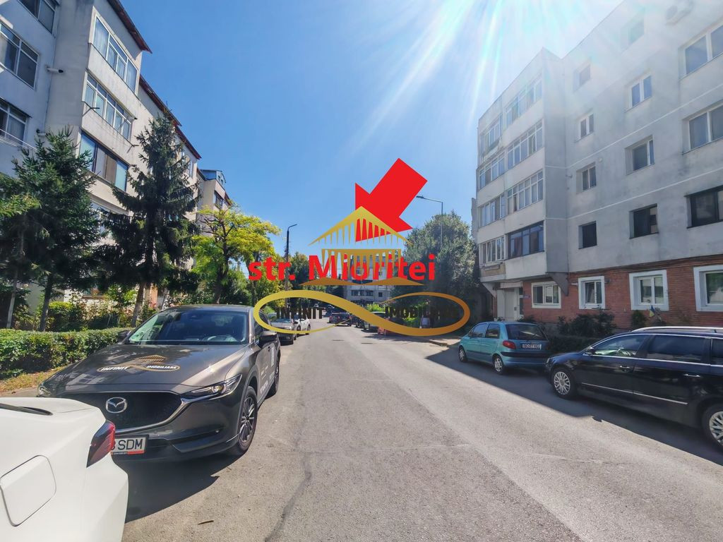 Apartament de vânzare – 2 camere decomandate, etaj int...