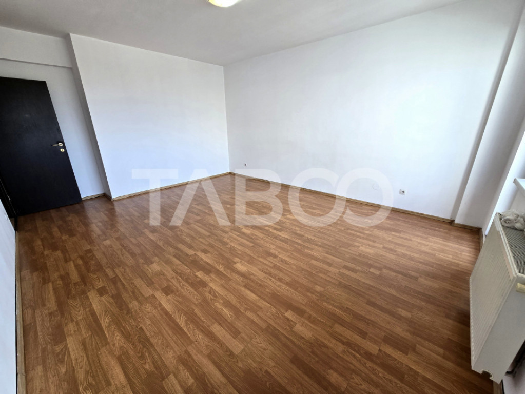 Apartament decomandat 3 camere balcon etaj 3 lift Mihai Vite