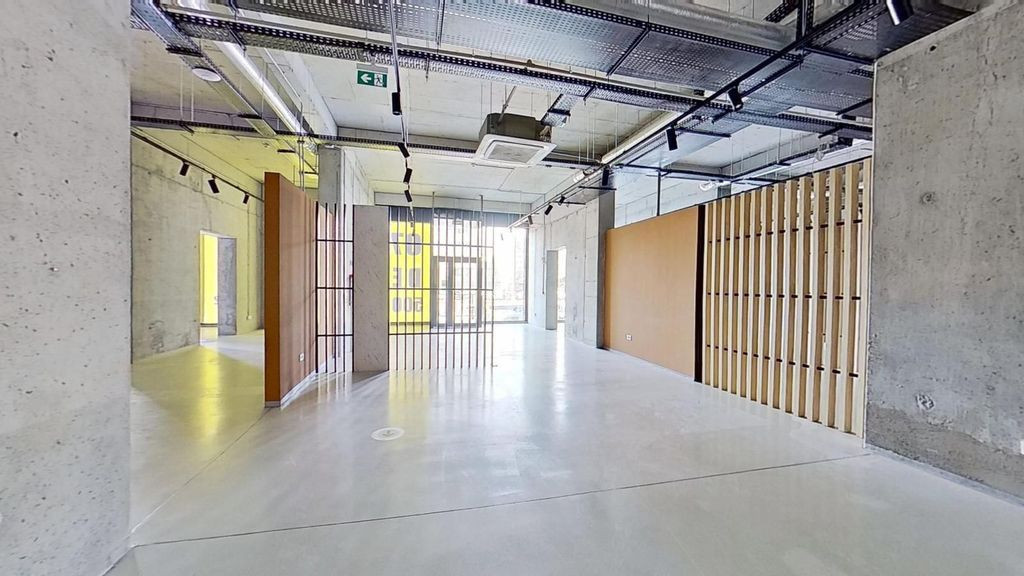 Mihai Bravu Stradal 1600 mp Showroom mobila/auto, Clinica...