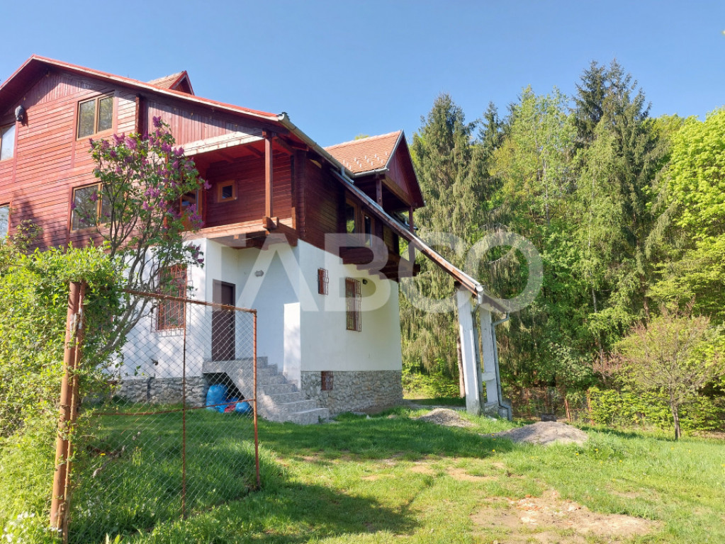 Casa spatioasa 5 dormitoare 565 mp teren cu parau si padure