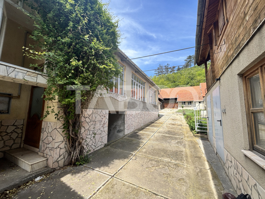 Casa individuala de vanzare cu 1360 mp teren Seica Mare